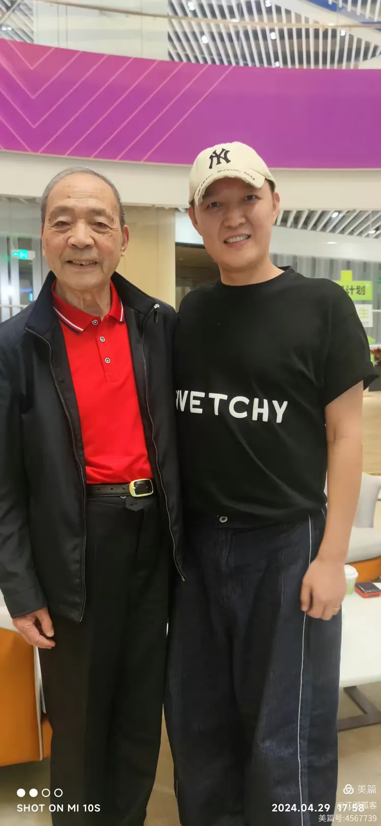 与大陆演员李涛亮合影与香港导演陈太源合影与文友合影部分个人照片与